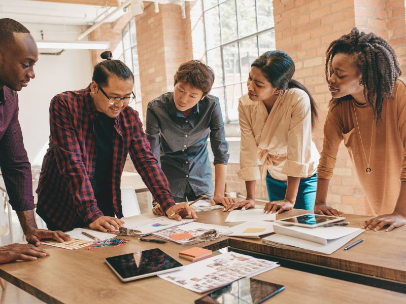 Escolher o nome perfeito para uma startup é uma das etapas mais cruciais no processo de lançamento de um novo negócio.