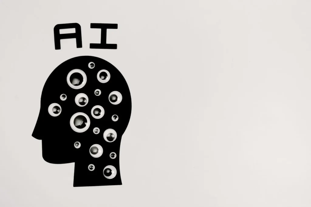 Ilustração de um perfil humano em preto com engrenagens e circuitos no lugar do cérebro, com a sigla “AI” no topo, representando Automação e IA no Marketing Digital e tarefas otimizadas.